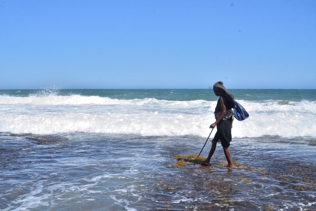 Discover Tsirangoty Beach at Ambovombe Wonderful Madagascar fisherwoman